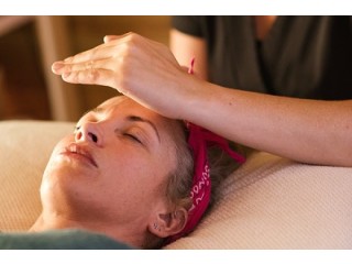 Do you want to learn what is holistic massage? Come to QSMH2 to join a course